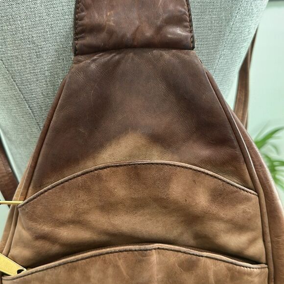 ILI New York, Toronto Distressed & Faded Brown Leather Mini Backpack - Picture 4 of 17
